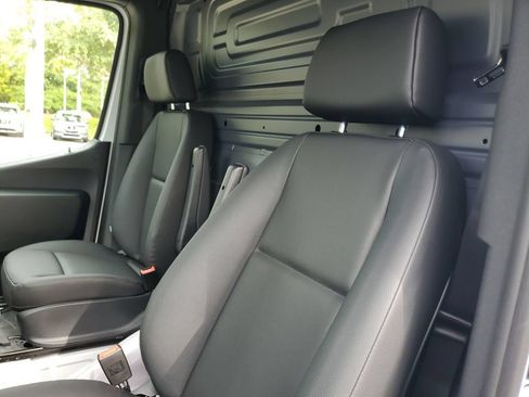 Used 2025 Mercedes-Benz Sprinter 2500 image 14