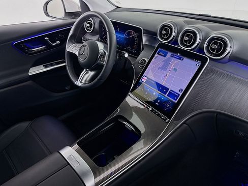 Used 2025 Mercedes-Benz GLC 350e 4MATIC image 16