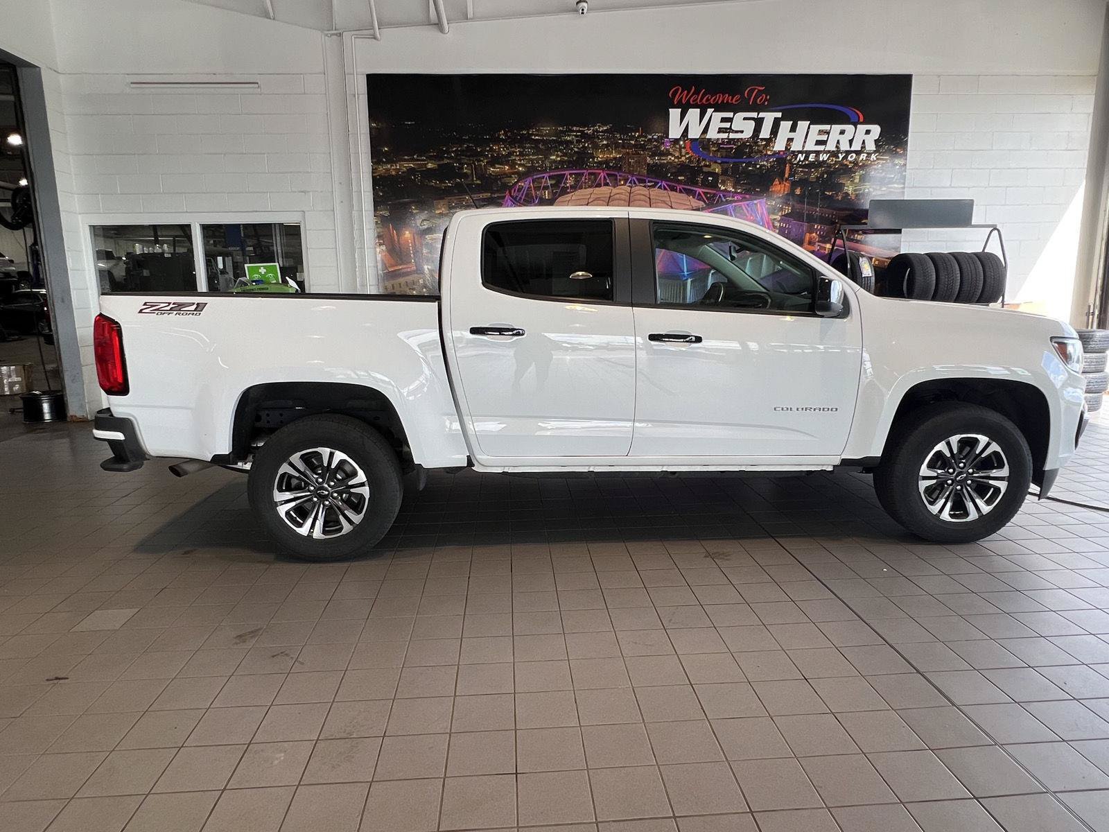 Used 2022 Chevrolet Colorado Z71 AWD/4WD image 8