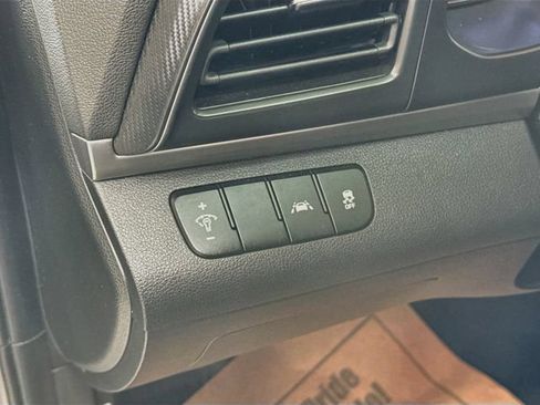 Used 2020 Hyundai Elantra SE w/ Cargo Package (C1) FWD image 6