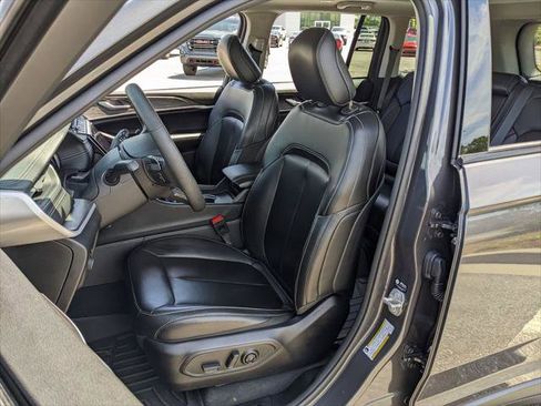 Certified 2024 Jeep Grand Cherokee Limited w/ Black Appearance Package image 36