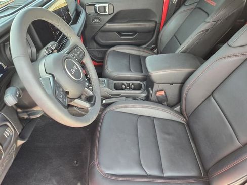 Used 2025 Jeep Wrangler Unlimited Rubicon w/ Convenience Group AWD/4WD image 8
