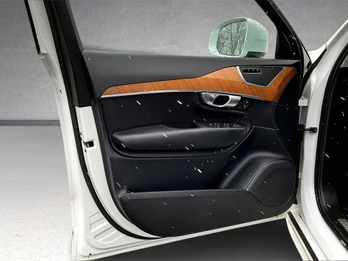 Used 2024 Volvo XC90 B6 Plus image 20