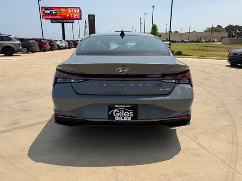 Used 2022 Hyundai Elantra Limited FWD image 4