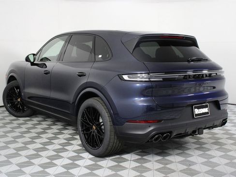 New 2026 Porsche Cayenne S image 3