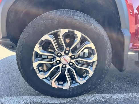 Used 2024 GMC Canyon Denali AWD/4WD image 9