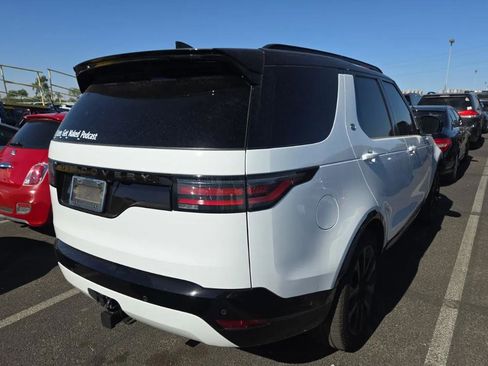 Used 2024 Land Rover Discovery Dynamic SE AWD/4WD image 2