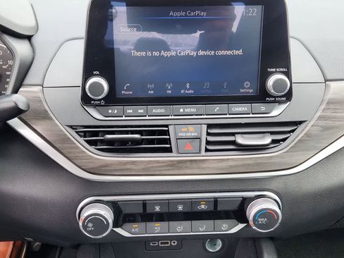 Used 2025 Nissan Altima 2.5 SV FWD image 15