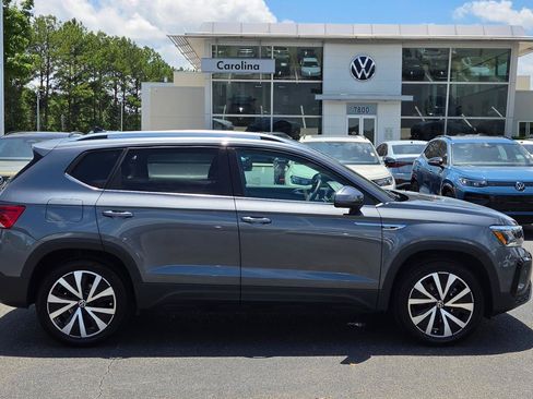 Certified 2022 Volkswagen Taos SE AWD/4WD image 6