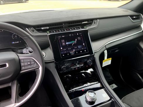 Certified 2024 Jeep Grand Cherokee Altitude image 6