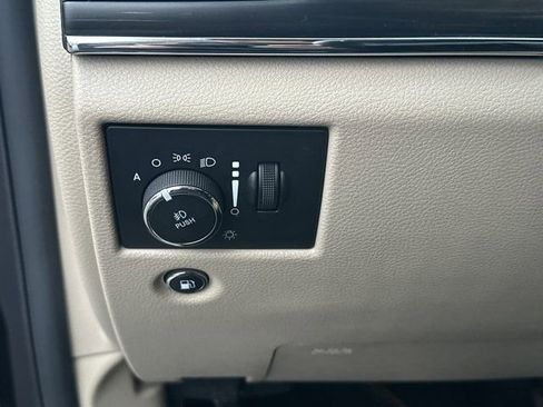 Used 2019 Jeep Grand Cherokee Limited image 28