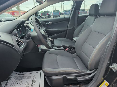 Used 2017 Chevrolet Cruze LS FWD image 8