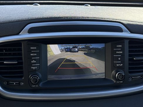 Used 2019 Kia Sorento AWD V6 image 25