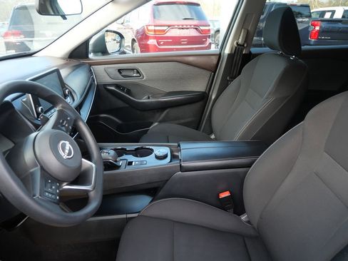 Used 2023 Nissan Rogue S image 10