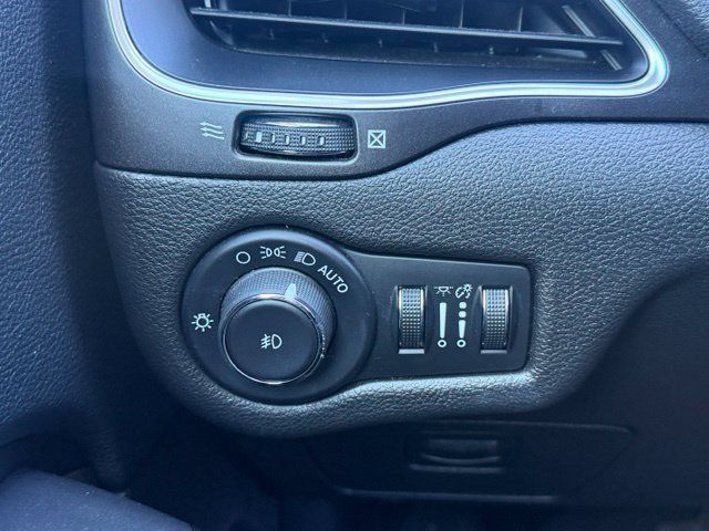 Used 2020 Jeep Cherokee Trailhawk w/ Cold Weather Group AWD/4WD image 25