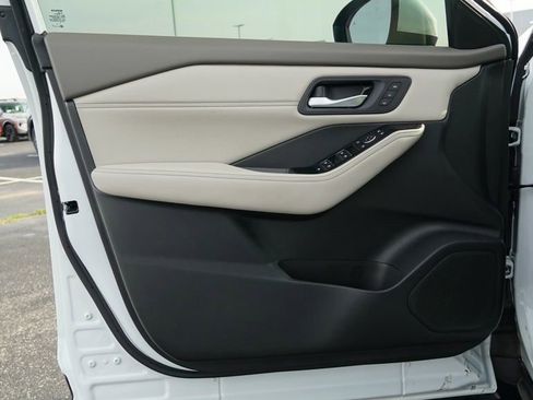 Used 2024 Nissan Rogue SL w/ SL Premium Package image 13