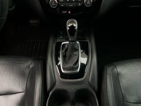 Used 2019 Nissan Rogue SL w/ Premium Package image 15