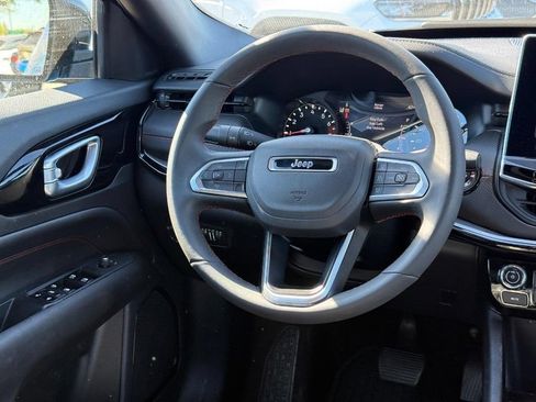 Used 2025 Jeep Compass Trailhawk AWD/4WD image 11