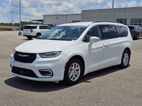 Used 2022 Chrysler Pacifica Touring-L FWD image 1