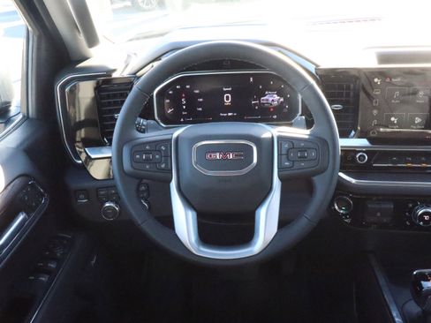 New 2026 GMC Sierra 1500 SLT image 9