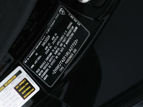 Used 2024 Lamborghini Huracan EVO image 40