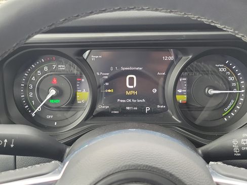 Used 2025 Jeep Wrangler Unlimited Sahara w/ Safety Group AWD/4WD image 9
