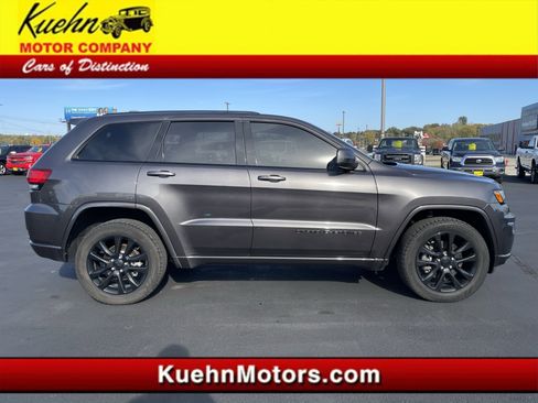 Used 2021 Jeep Grand Cherokee Laredo X image 1
