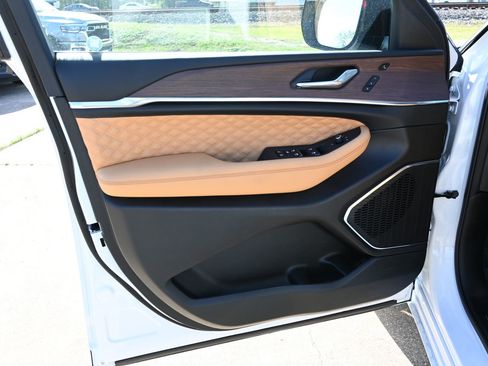 New 2025 Jeep Grand Cherokee L Summit w/ Obsidian Package image 9