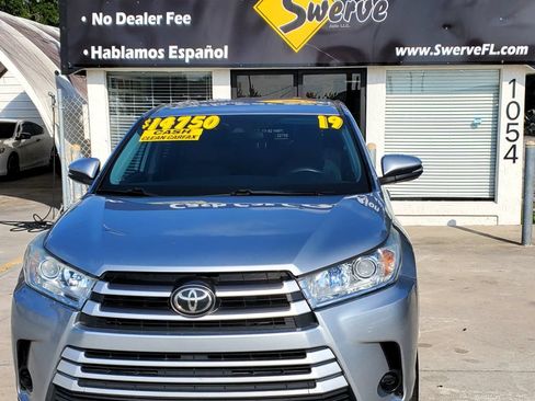 Used 2019 Toyota Highlander LE FWD image 2