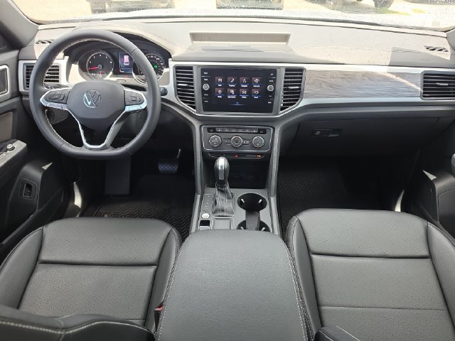 Used 2021 Volkswagen Atlas Cross Sport SE w/ Panoramic Sunroof Package FWD image 9