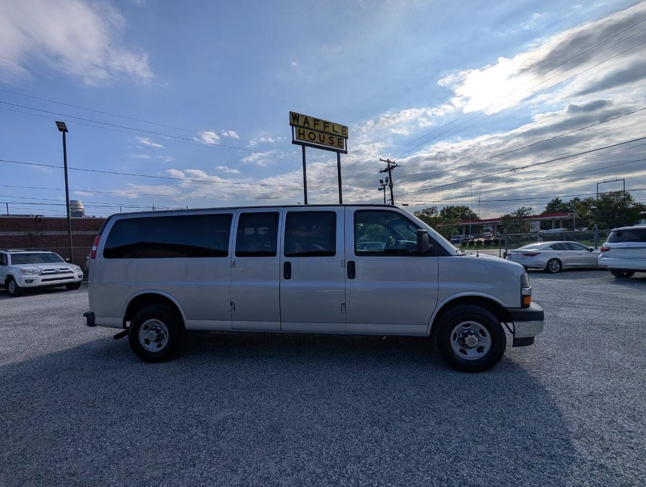 Used 2017 Chevrolet Express 3500 LT w/ LT Preferred Equipment Group RWD image 5