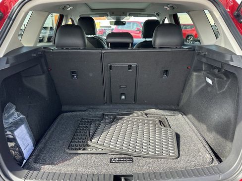 Used 2024 Volkswagen Taos SE w/ Panoramic Sunroof Package image 7