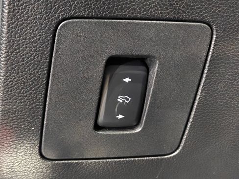 Used 2015 Ford F150 Lariat w/ Equipment Group 502A Luxury AWD/4WD image 17