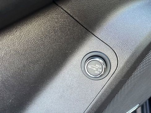 Used 2023 GMC Acadia SLT image 26