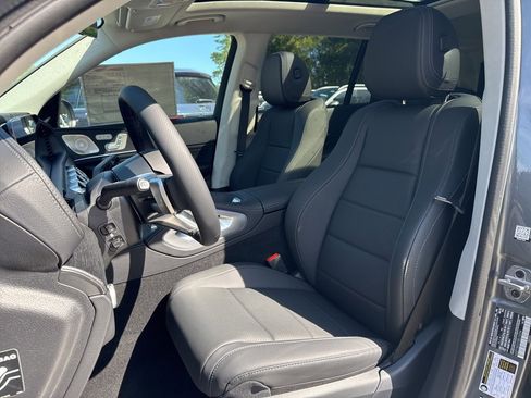 New 2026 Mercedes-Benz GLS 450 4MATIC image 23