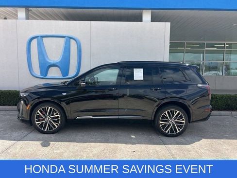Used 2023 Cadillac XT6 Sport w/ Technology Package AWD/4WD image 5