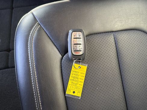 Used 2025 Chrysler Pacifica Select FWD image 13