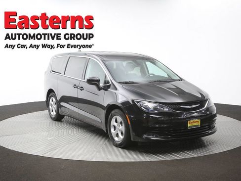 Used 2017 Chrysler Pacifica LX w/ Tire & Wheel Group FWD image 48