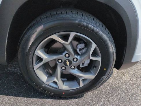 Used 2024 Chevrolet Trax LT w/ Driver Confidence Package FWD image 11