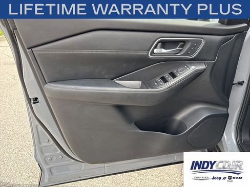 Used 2025 Nissan Rogue Platinum w/ Tech Package FWD image 8