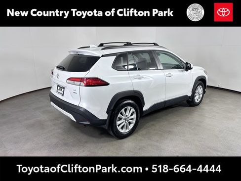 Used 2022 Toyota Corolla Cross LE image 3