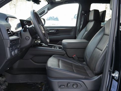 Used 2025 Chevrolet Tahoe High Country image 3