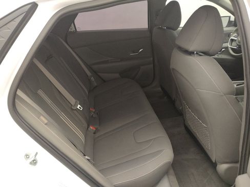 Used 2024 Hyundai Elantra SEL w/ Convenience Package FWD image 19