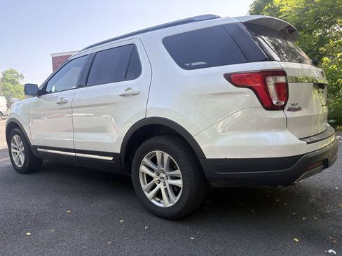 Used 2019 Ford Explorer XLT w/ Equipment Group 202A AWD/4WD image 5