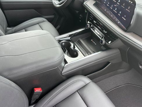 New 2026 Chevrolet Suburban LT image 17