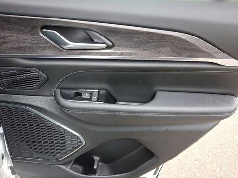 Certified 2023 Jeep Grand Cherokee Overland image 14