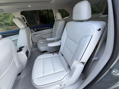 New 2026 Buick Enclave Avenir w/ Super Cruise Package FWD image 17