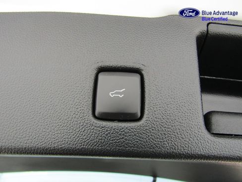 Certified 2025 Ford Escape Platinum w/ Premium Technology Package AWD/4WD image 9