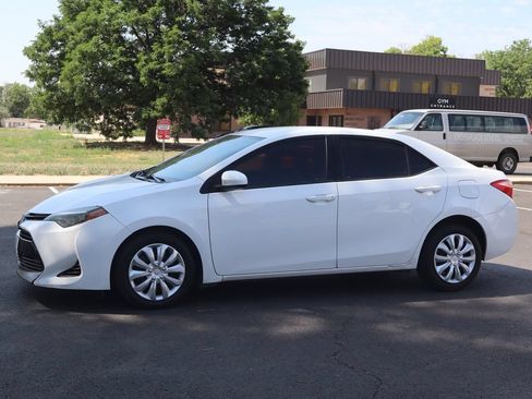 Used 2018 Toyota Corolla LE FWD image 10