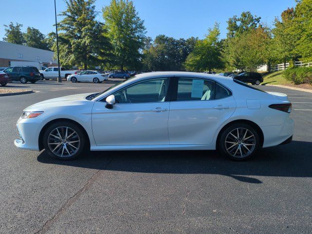 Used 2022 Toyota Camry XLE FWD image 7